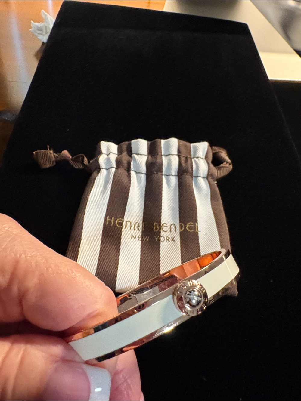 henri bendel White and Gold Enamel Bangle Bracelet